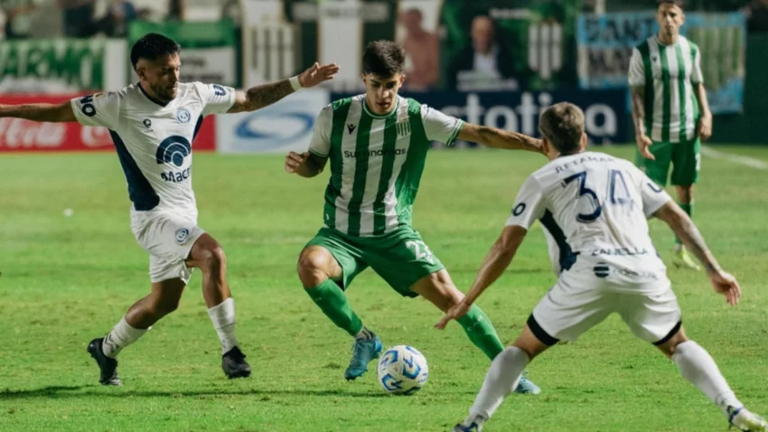 En el final, Independiente Rivadavia rescató un empate ante Banfield
