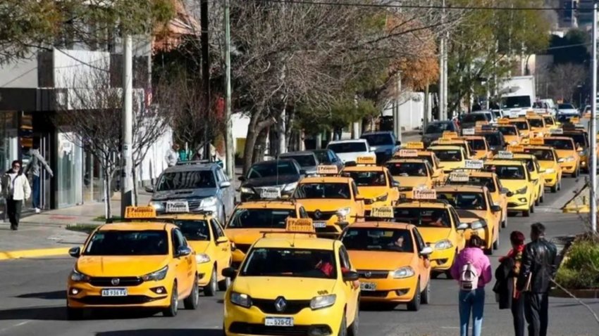 Reunión con taxistas por plataformas: Buscan "convivencia" entre los servicios