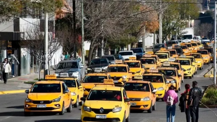 Reunión con taxistas por plataformas: Buscan "convivencia" entre los servicios