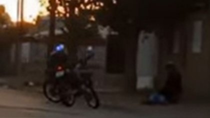La policía lo perseguía a alta velocidad, derrapó y chocó un cesto de basura: fue preso