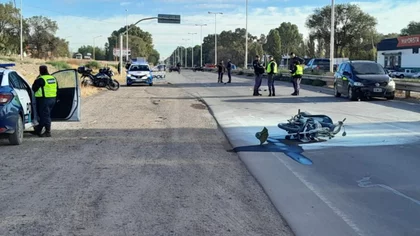 Tras un choque en la Ruta 7, un motociclista está grave en el Castro Rendón