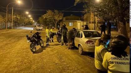 Un taxista borracho y con la licencia vencida quiso escapar de la policía