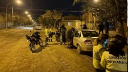 Un taxista borracho y con la licencia vencida quiso escapar de la policía