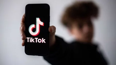 Nuevos desafíos en TikTok generan preocupación en las familias del Alto Valle