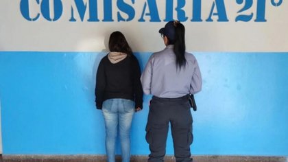 Fue a visitar a un amigo a la cárcel y quedó presa por un pedido de captura