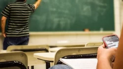 Proponen restringir el acceso a redes sociales en las escuelas de Neuquén
