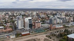 Los neuquinos podrán recorrer la ciudad más rápido: más de 900 cuadras mejoradas
