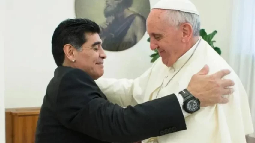 La decisión fundamental de Maradona luego de una charla con el Papa Francisco