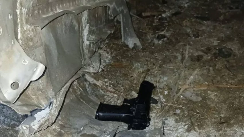 Dos chicos asustaron a los vecinos con un arma de juguete y terminaron demorados