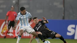 Racing goleó a Colo Colo y se clasificó