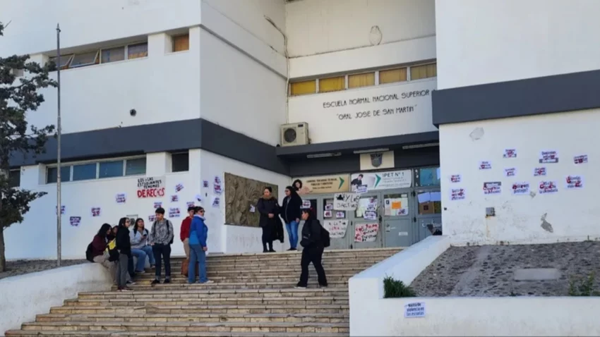 Violencia en escuelas: Educación denunció las agresiones en el IFD N°12 