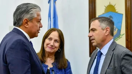 Rolando Figueroa junto al presidente del TSJ, Gustavo Mazieres.