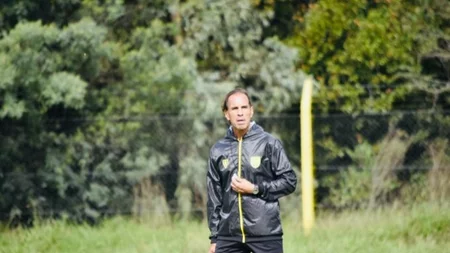 Despidieron al "Mono" Navarro Montoya, tras la goleada ante Cipolletti
