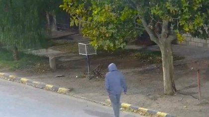 Lo detectaron por las cámaras de seguridad y quedó detenido