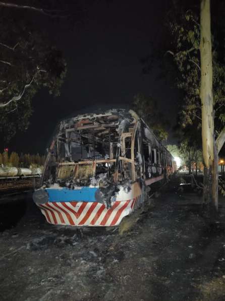 Incendiaron una formación del Tren del Valle y el servicio está en peligro