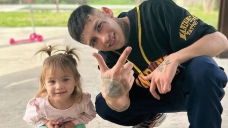 El palito de Tamara Báez a L-Gante al mostrar los dibujos que hizo su hija Jamaica