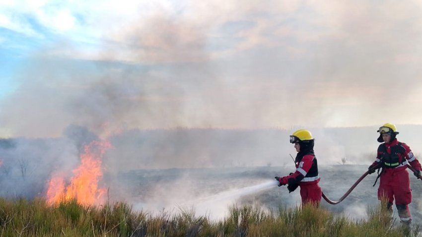 Hay ‘guardia de ceniza’ en Senillosa, para evitar nuevos incendios