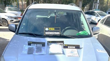 Matías, el perro de la policía, detectó drogas en el interior de un auto