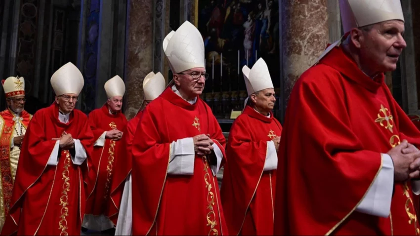 Antes del cónclave, los cardenales instaron a "la paz justa y duradera"