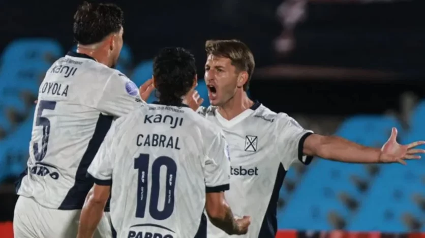 Independiente arrancó mal, pero terminó goleando con autoridad a Boston River