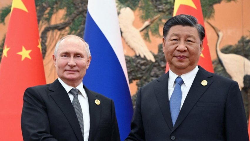 Xi Jinping y Putin afianzan su alianza en Moscú