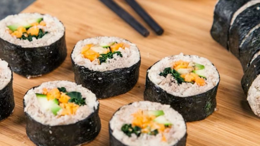 Cómo funciona la nueva máquina para hacer sushi en casa y cuánto sale