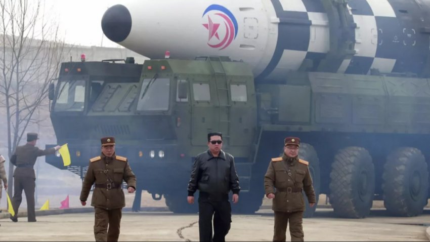 Corea del Norte: Kim Jong-un supervisó un simulacro nuclear