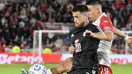 En un gran partido, Huracán eliminó a Riestra 3 a 2