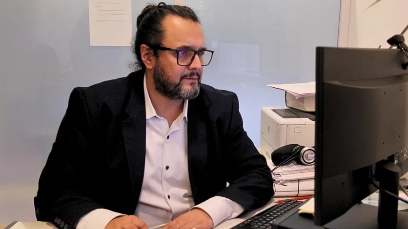 Lo filmaron mientras robaba un televisor en Neuquén: así lo identificaron