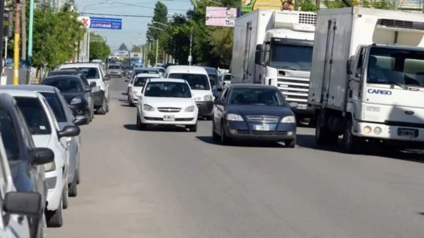 Neuquén quiere regular la carga y descarga de camiones en el centro