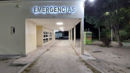 Encontraron a un hombre en la calle con una puñalada en el abdomen y un corte en la frente
