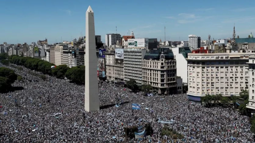 Hoy cumple años el Obelisco: qué lo motivó y por qué casi lo tiran abajo