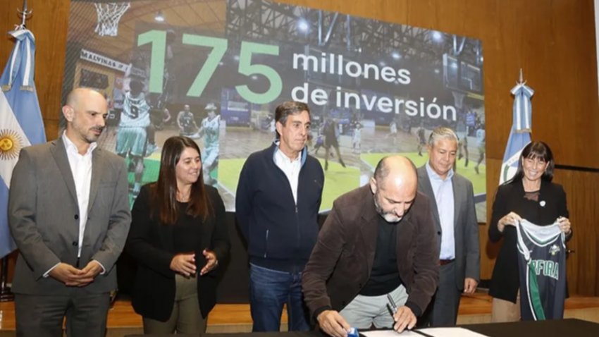Inversión histórica en básquet neuquino: el Gobierno entregó 175 millones de pesos a clubes locales