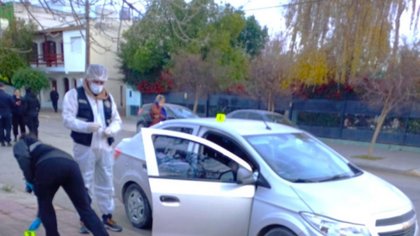Encontraron a un docente muerto dentro de un auto en pleno centro de Roca