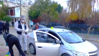 Encontraron a un docente muerto dentro de un auto en pleno centro de Roca