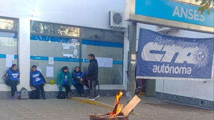 Denunciaron despidos y precarización laboral en ANSES de Roca