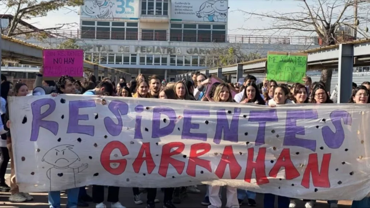 Trabajadores del Hospital Garrahan protestaron frente al Ministerio de Salud
