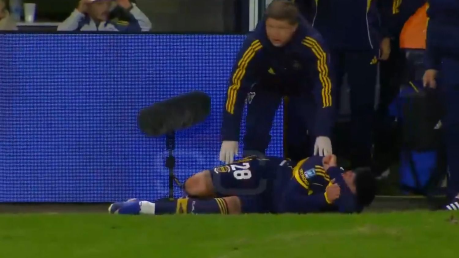 Qué le pasó al goleador: Adam Bareiro sólo duro 22 minutos en cancha de Boca