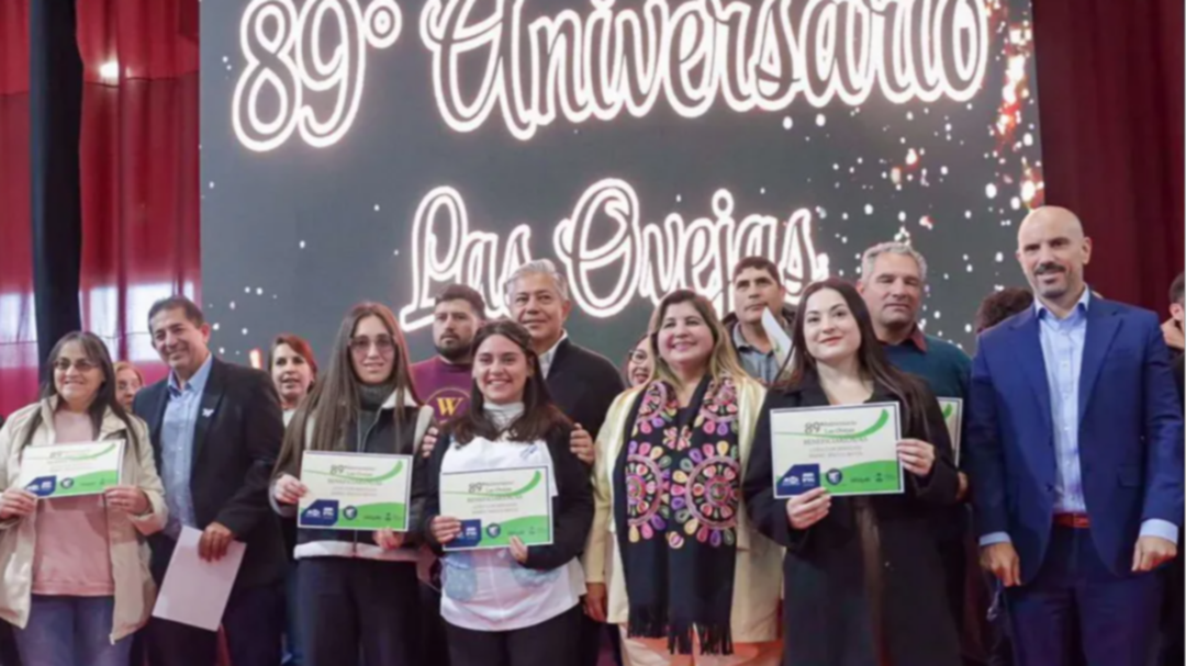 Figueroa entregou 40 lotes urbanizados durante as comemorações do 89º aniversário de Las Ovejas - Foto: Neuquén Informa