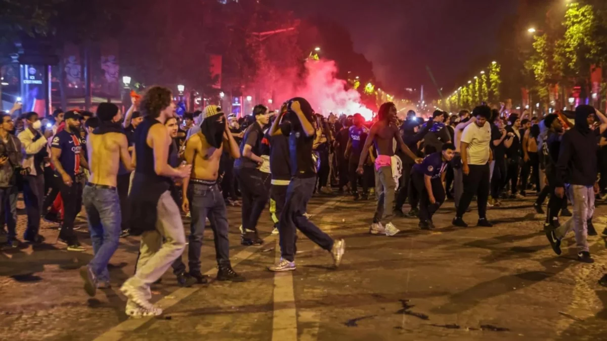 Violencia en París tras la victoria del PSG en la Champions: 3 muertos y casi 200 heridos