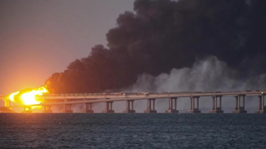 Otra operación especial de Ucrania: atacó un puente de Crimea que es clave para Rusia