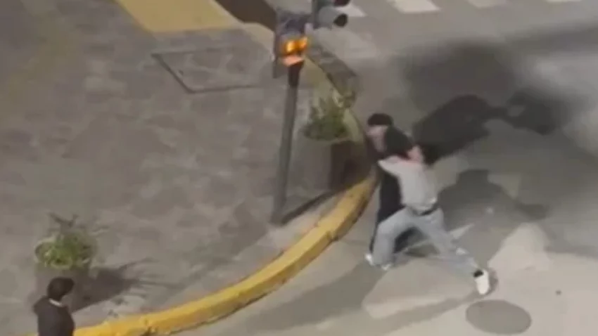 Se desconocieron a la salida del boliche y terminaron a las trompadas en el centro de Neuquén