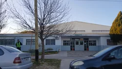 Otra amenaza con arma en una escuela de Roca: lo tuvo que ir a buscar la policía