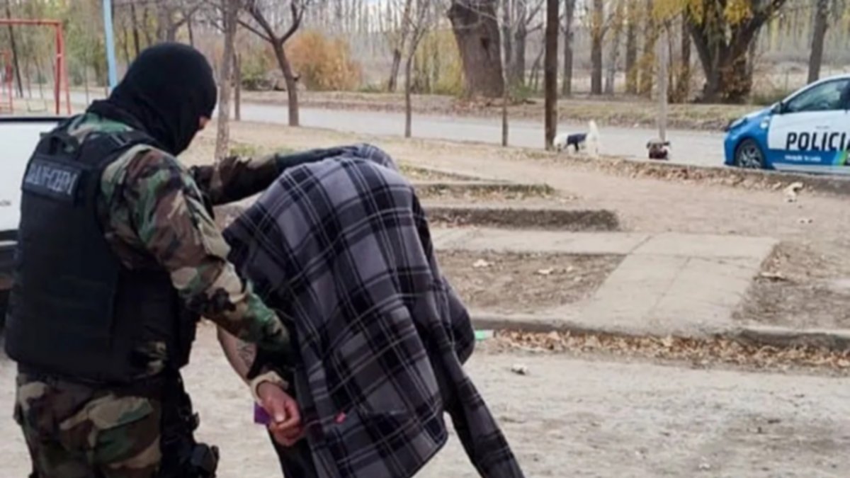 Así operaba la banda narco que vendía drogas desde la ventana de una habitación
