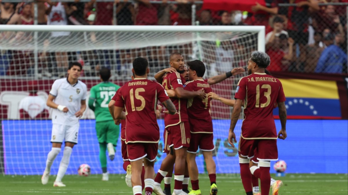 Con un gol insólito, Venezuela le ganó a Bolivia y sueña con el Mundial