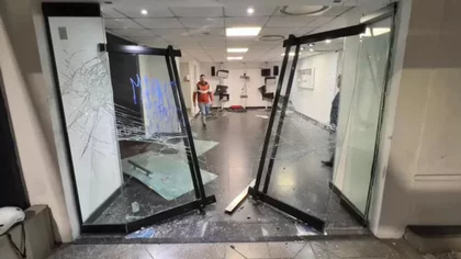 Encapuchados kirchneristas destrozaron el canal TN tras la condena a Cristina 