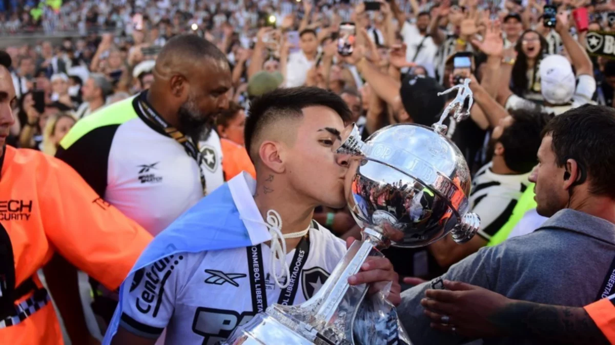 En la previa del Mundial de Clubes, FIFA sancionó al Botafogo por el pase de Thiago Almada