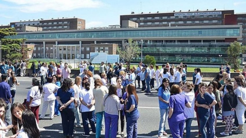 El Gobierno echó a 110 trabajadores del Hospital Posadas: los acusó de ser “ñoquis”
