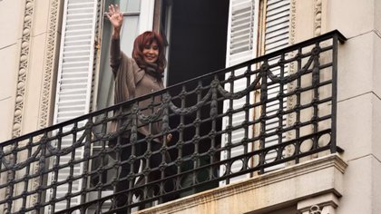Cristina Kirchner quedó detenida con prisión domiciliaria 