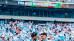 Con un hombre menos, Manchester City le ganó sin problemas al Wydad en su debut